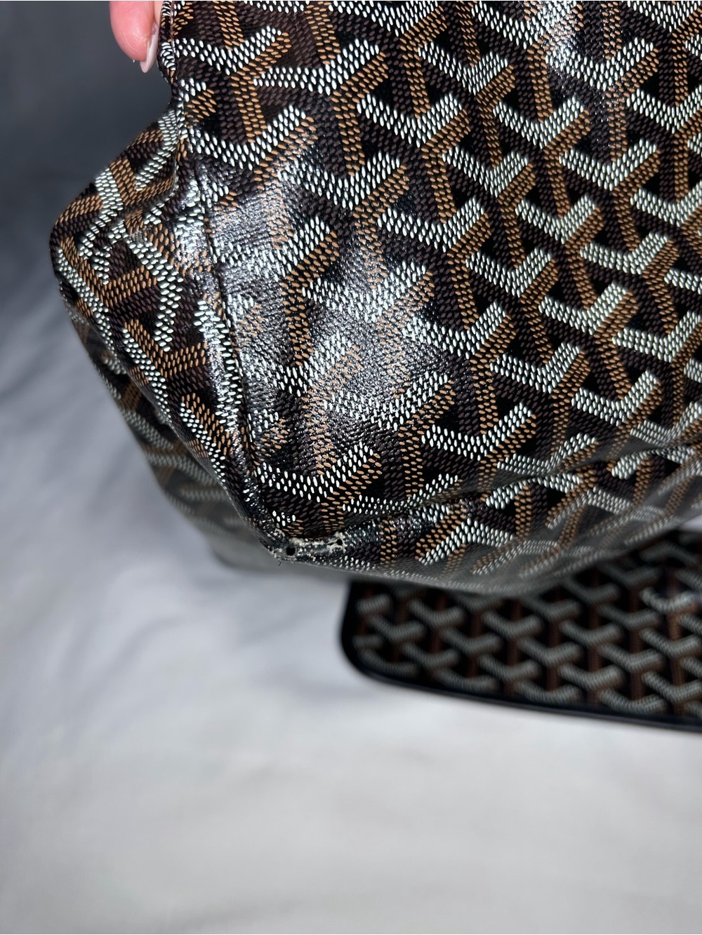 Goyard Saint Louis PM Tote Bag in black - Picture 8 of 10